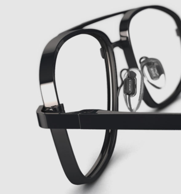 Prøv våre høy styrke-innfatninger hos Specsavers – perfekte for tykkere glass, og vi har høystyrkebriller til kvinner og menn